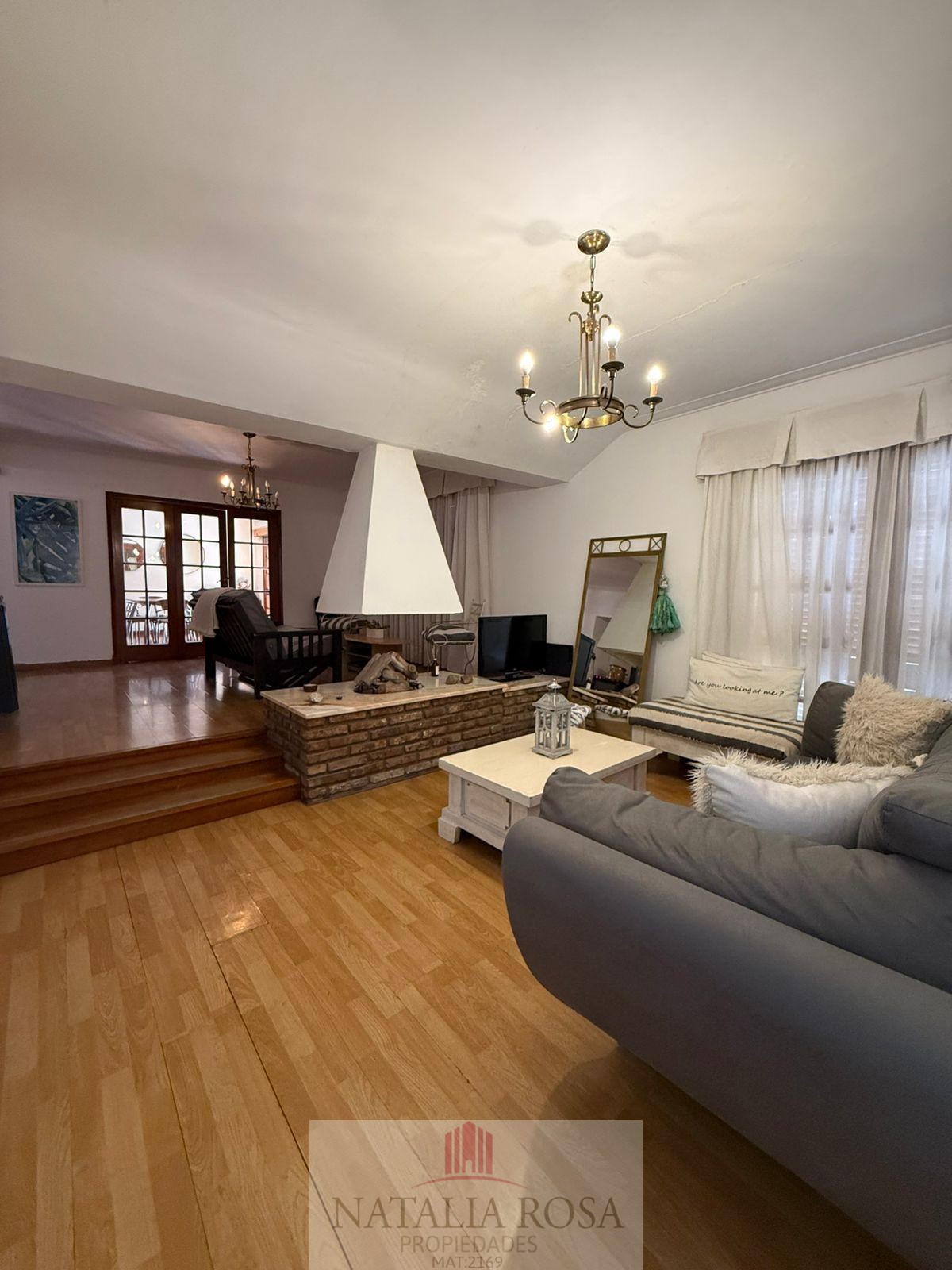 INMEJORABLE CHALET+CONSULTORIOS EN CALLE 9 DE JULIO.